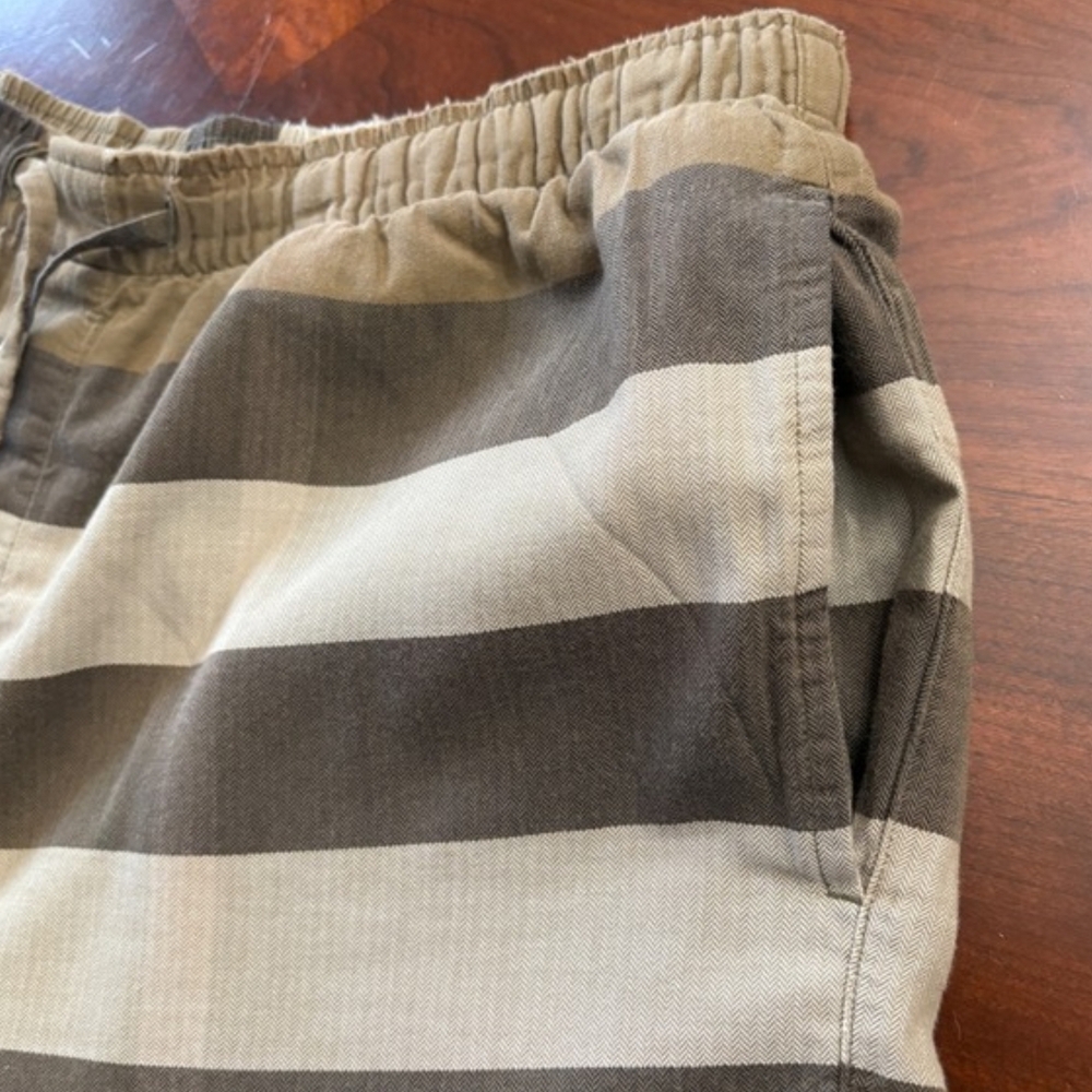 Burberry Monocrhome Jogger Pants. - Picture 4 of 9